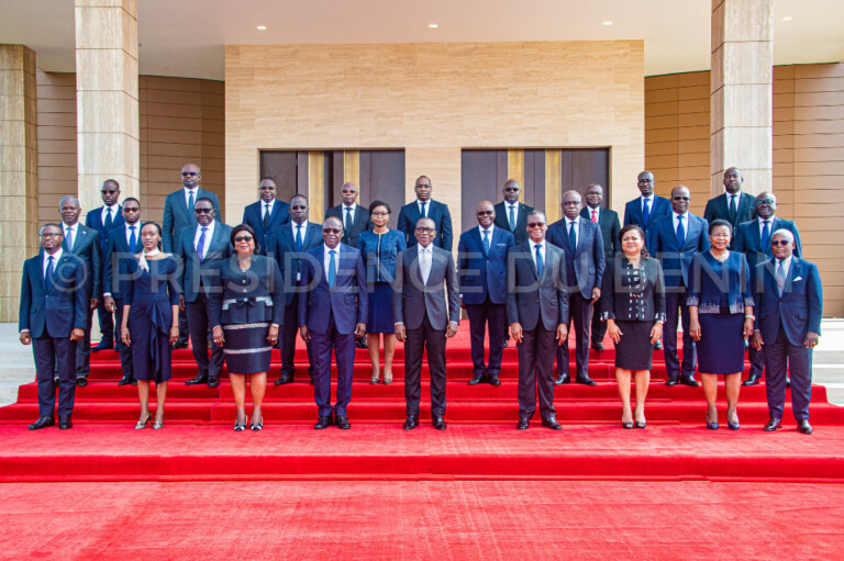 Photo de famille du premier gouvernement de Patrice Talon II avant le premier Conseil des ministres du mercredi 26 mai 2021