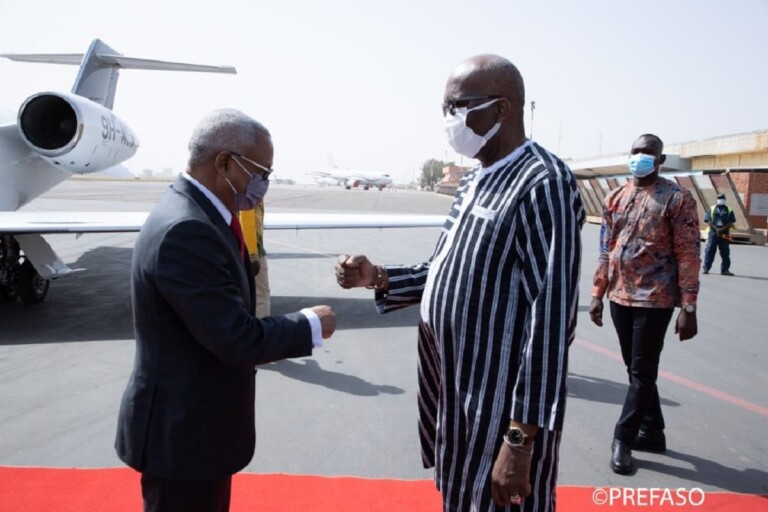 Les prÃ©sidents Roch Kabore et JosÃ© Maria Neves