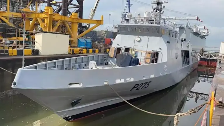 Le PrÃ©sident Muhammadu Buhari met en service des navires de la marine fabriquÃ©s au NigÃ©ria pour Victoria Island