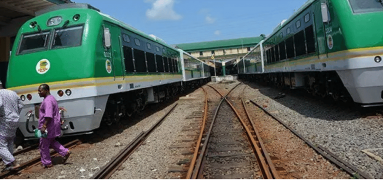 Nigéria: un train transportant près de mille passagers, bombardé par des terroristes présumés