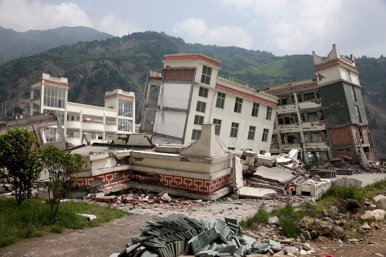 Un puissant sÃ©isme de magnitude 6,6 a frappÃ©, lundi 5 septembre, une zone montagneuse dans le sud-ouest de la Chine.