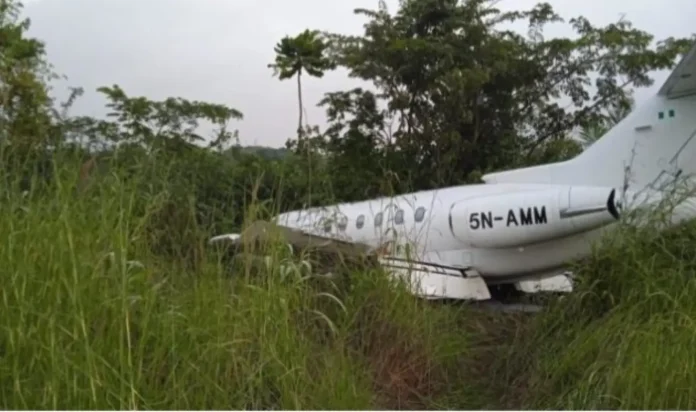 Un jet privÃ© transportant le ministre de l'Ã©nergie de Tinubu et son entourage atterrit en catastrophe dans l'Ã‰tat d'Oyo