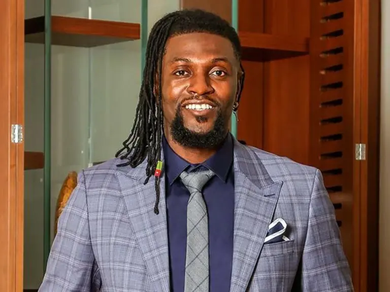 Adebayor: « Quand je vois ce que mon pays traverse actuellement, c’est très difficile à  digérer »